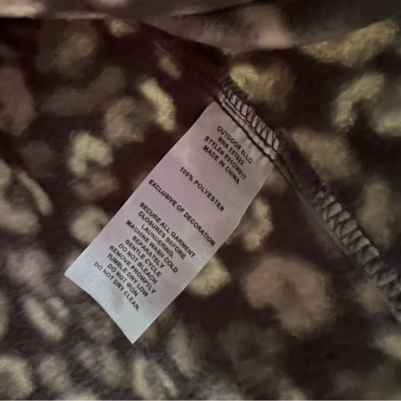 Eddie Bauer Charcoal Leopard Print Fleece Zipup - Picture 5 of 6